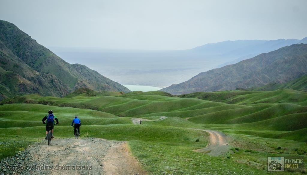 Плато Асы.Велотуристы