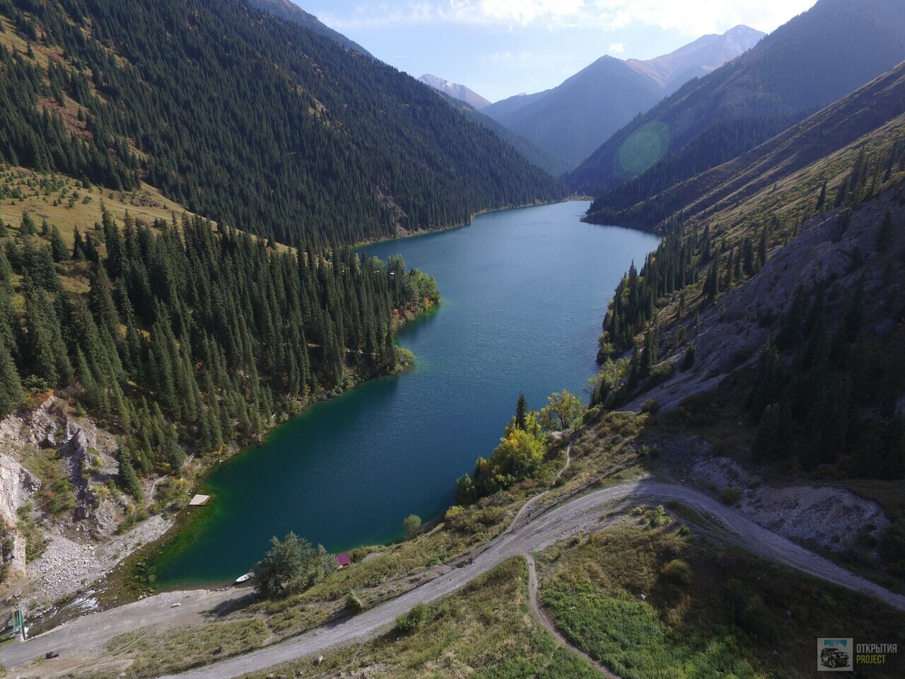 Озеро Кольсай фото девушка