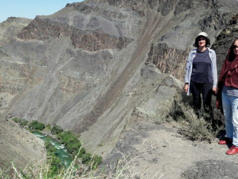 Отвесные скалы Чарынского каньона. Тур Другой Чарын