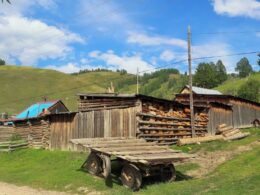 Деревня возле озера Маркаколь