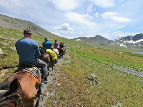 Конный поход к подножию горы Белуха