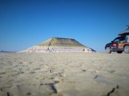 Гора Бокты и внедорожник