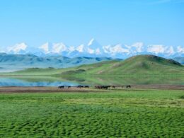 озеро Тузколь и пик Хан-Тенгри