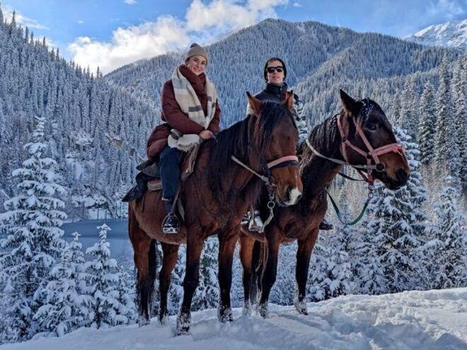 Каинды зимой прогулка на лошадях