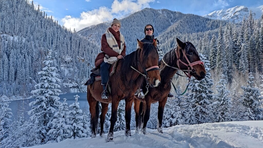 Каинды зимой прогулка на лошадях